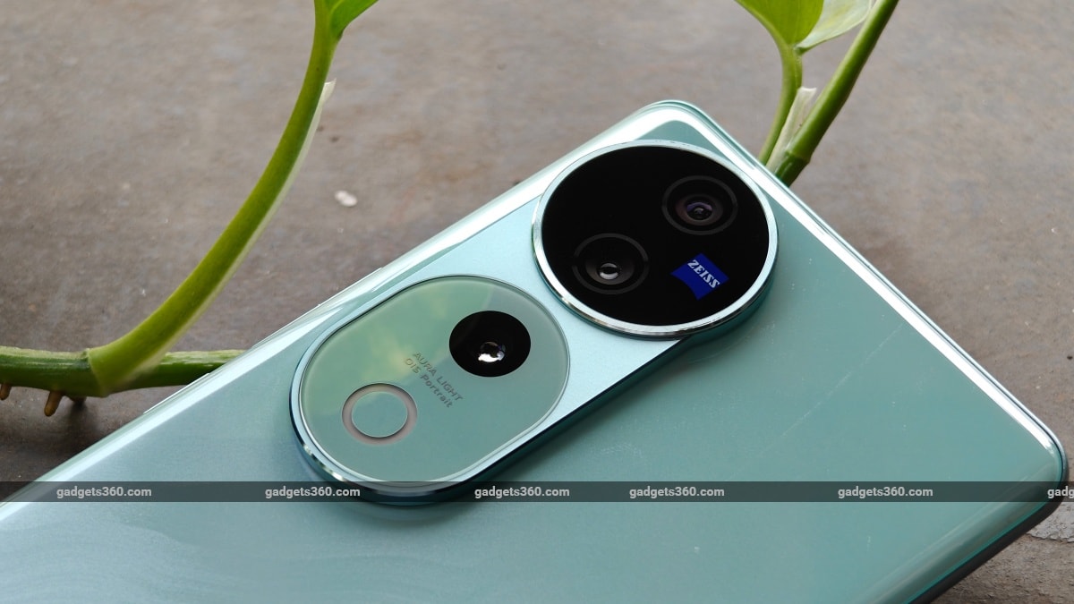 vivo v40 pro cameras key hole gadgets 360 VivoV40Pro  Vivo